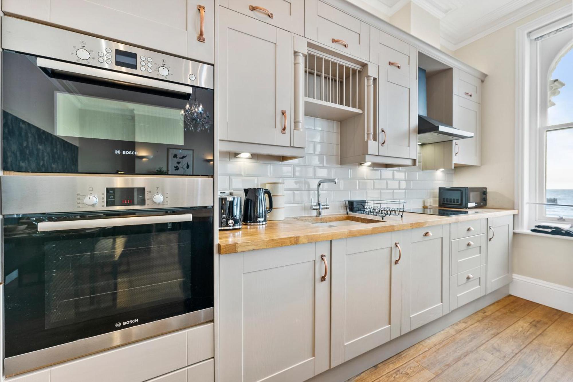 Boutique 3 Bedroom Penthouse With Sea Views * Worthing