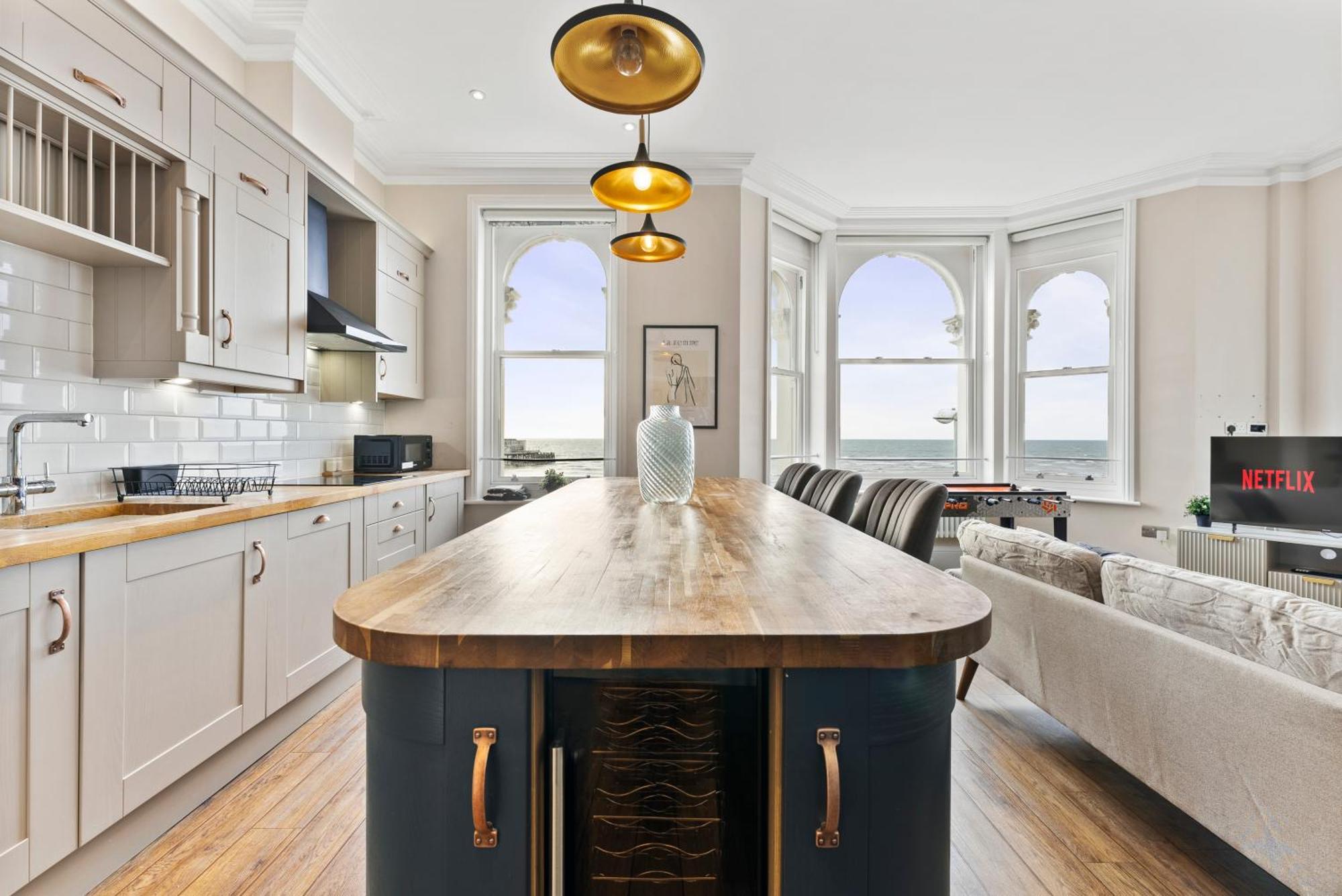 Boutique 3 Bedroom Penthouse With Sea Views Worthing