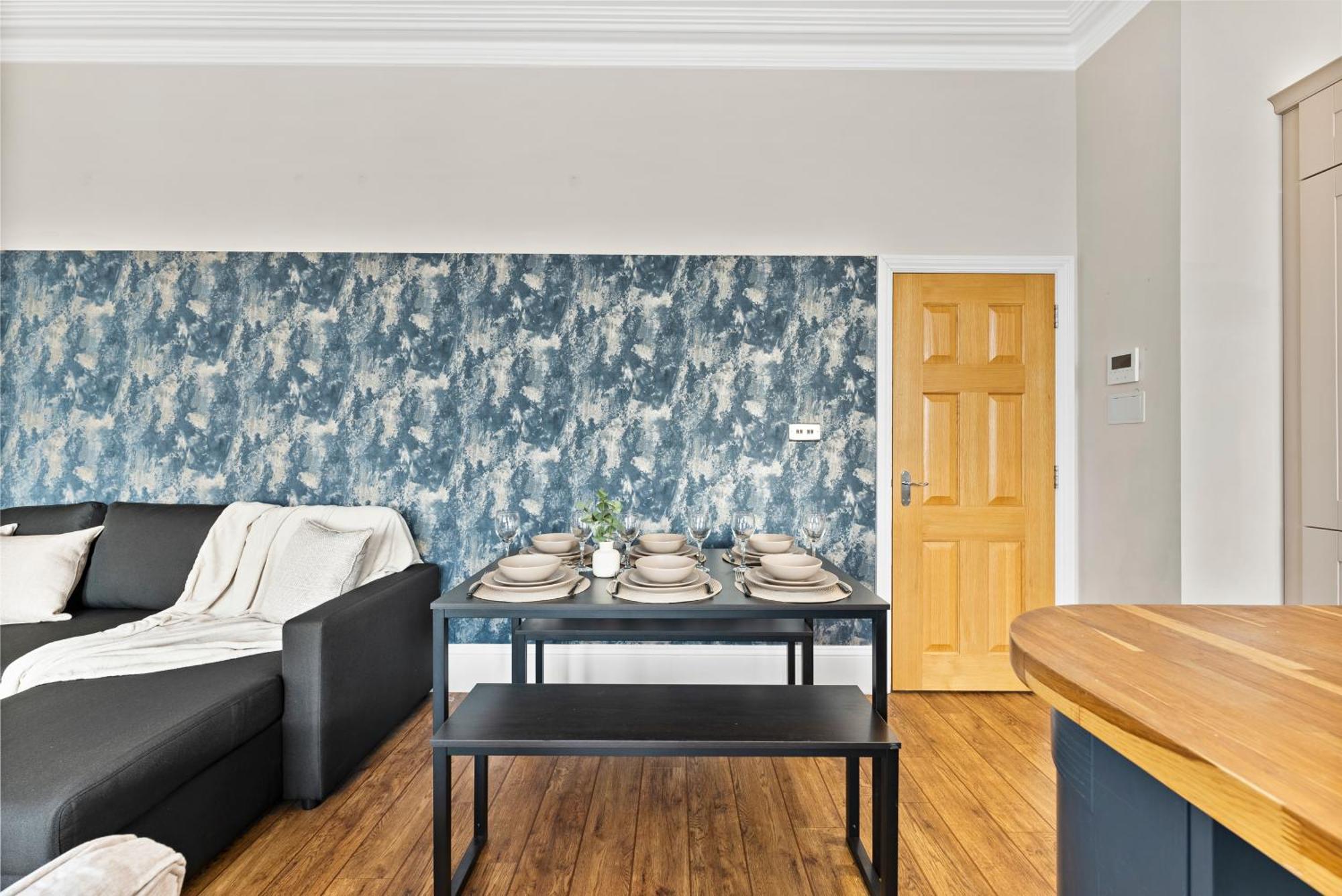 Boutique 3 Bedroom Penthouse With Sea Views * Worthing